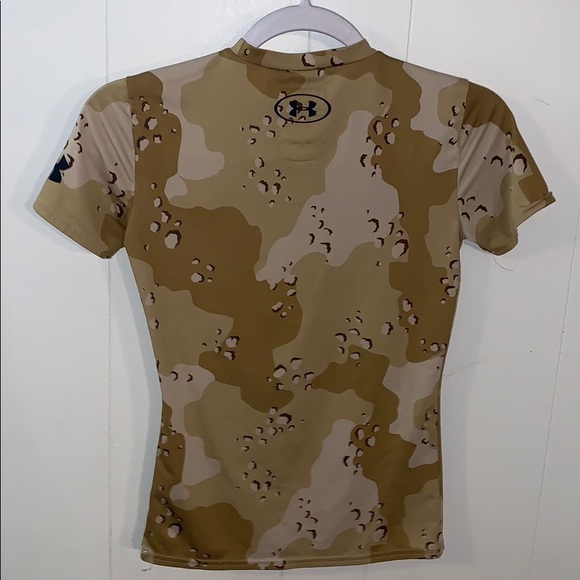 Boys M desert camo Batman Under Amour t shirt - Picture 2 of 2